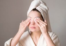 پاک کردن آرایش چشم با میسلارواتر | آوان کازمتیکس