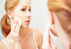 اهمیت پاک کردن آرایش قبل از خواب